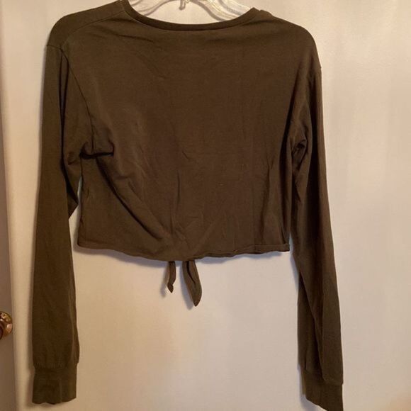 🔥3-$10🔥 FOREVER 21 long sleeve tee - Picture 5 of 8